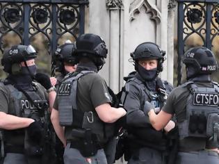 Φωτογραφία για Βρετανία: Στα χέρια των μυστικών υπηρεσιών η καταπολέμηση της ακροδεξιάς τρομοκρατίας