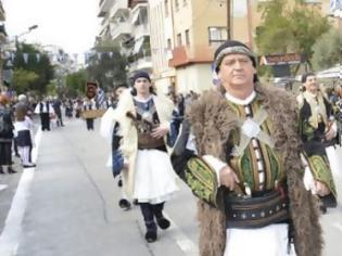 Φωτογραφία για Μπράβο του!!! Στην παρέλαση της Κατερίνης με παραδοσιακή στολή ο Δκτης του ΚΑΑΥ Πλαταμώνα Τχης Γρηγόρης Λέφας