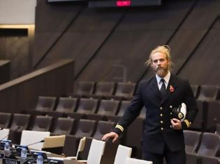 Φωτογραφία για Το ΝΑΤΟ αλλάζει πρόσωπο: Δείτε τον Νορβηγό στρατιωτικό που καίει... καρδιές