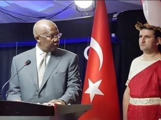 Φωτογραφία για Η πρεσβευτής της Τουρκίας στην Ουγκάντα πλήρωσε με τη θέση της την ελληνική χλαμύδα!