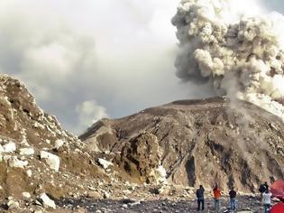 Φωτογραφία για Γουατεμάλα: Ενεργοποιήθηκε το ηφαίστειο Ελ Φουέγο που τον Ιούνιο σκότωσε 190 ανθρώπους