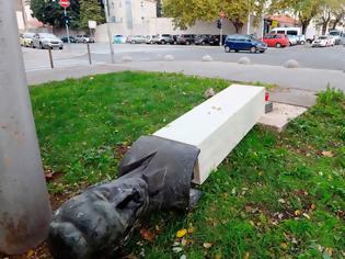 Φωτογραφία για «Θεία δίκη»; Άγαλμα ήρωα της αντίστασης έσπασε το πόδι του Κροατή που πήγε να το γκρεμίσει