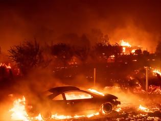 Φωτογραφία για Πύρινη κόλαση στην Καλιφόρνια: Απανθρακώθηκαν στα αυτοκίνητά τους πέντε άνθρωποι - Εκκενώνεται το Μαλιμπού