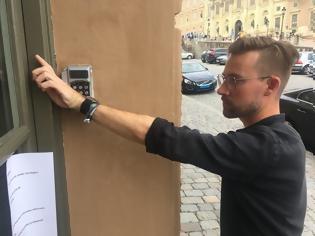 Φωτογραφία για Χιλιάδες Σουηδοί τοποθετούν πλέον μικροτσίπ στα χέρια τους