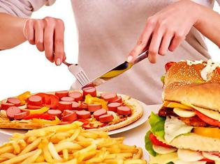 Φωτογραφία για Τι συμβαίνει στο σώμα μας κάθε φορά που τρώμε fast food