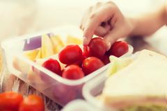 Έξυπνοι τρόποι για να ικανοποιήσετε την πείνα σας χωρίς να φάτε πολύ