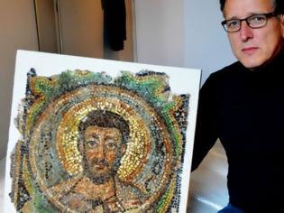 Φωτογραφία για Ξαναχτύπησε ο «Ιντιάνα Τζόουνς της Τέχνης»: Βρήκε ψηφιδωτό 1.600 ετών που είχε κλαπεί από την Κύπρο