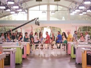 Φωτογραφία για Όσα έγιναν στο Bake off- Το απρόοπτο με παίκτρια που...έριξε κάτω τα γλυκά της!