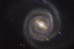 Πώς οι ενεργές υπερμεγέθεις μαύρες τρύπες επηρεάζουν το ρυθμό της αστρογένεσης των γαλαξιών που τις φιλοξενούν