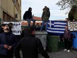 Φωτογραφία για Καταλήψεις σχολείων για Μακεδονικό -Με sms και μέσω Facebook το κάλεσμα στους μαθητές