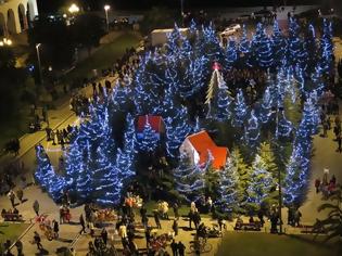 Φωτογραφία για Περίπτερο για την στήριξη του έργου της Αστυνομίας στη χριστουγεννιάτικη πλατεία Αριστοτέλους