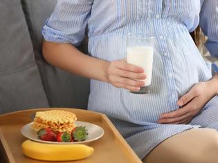 Φωτογραφία για Πρέπει η έγκυος να τρώει για δύο; Τι συμβαίνει στην περίπτωση των εμβρύων και των βρεφών;