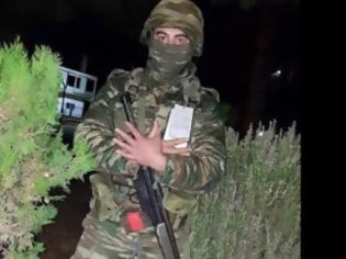 Φωτογραφία για Σάλος στις Ένοπλες Δυνάμεις με στρατιώτη που σχηματίζει τον αλβανικό αετό - «Σκότωσε και κανέναν Έλληνα» - (Βίντεο)