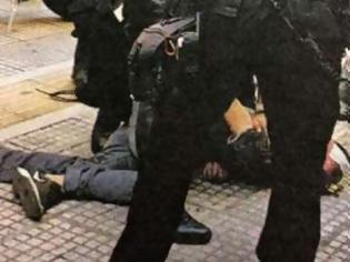 Φωτογραφία για Στον ανακριτή 4 αστυνομικοί για την υπόθεση Ζακ Κωστόπουλου - Απολογούνται για θανατηφόρα σωματική βλάβη