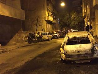 Φωτογραφία για Επίθεση στο σπίτι του Φλαμπουράρη στα Εξάρχεια - Ανακοινώσεις ΣΥΡΙΖΑ & ΝΔ