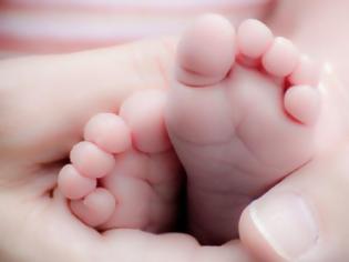 Φωτογραφία για Τα πρώτα γενετικά τροποποιημένα μωρά ισχυρίζεται ότι δημιούργησε Κινέζος επιστήμονας!