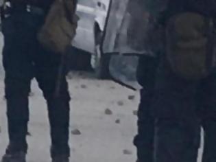 Φωτογραφία για Πάτρα: Επίθεση με πέτρες σε αστυνομικούς από χούλιγκανς