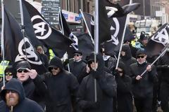 Independent: Ποιοι Ισλαμιστές; Η νέα τρομοκρατική απειλή για τη Βρετανία έρχεται από την Ακροδεξιά