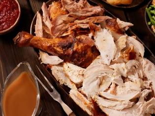 Φωτογραφία για Χριστουγεννιάτικο τραπέζι: Γαλοπούλα ή κοτόπουλο; Σύγκριση σε θερμίδες, λίπος, χοληστερόλη