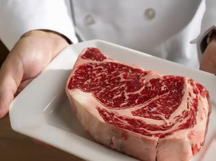 Φωτογραφία για «Meat Glue»: Η επικίνδυνη τεχνική πολλών εστιατορίων παγκοσμίως! Τι πρέπει να ξέρετε για να προστατέψετε την υγεία σας;