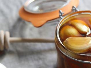 Φωτογραφία για Σκόρδο σε μέλι: Πώς ωφελεί την υγεία μας;