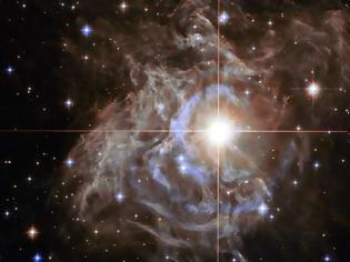 Φωτογραφία για Εκπληκτική εικόνα από το Hubble: Σε απόσταση 6.500 ετών φωτός το αστέρι των… 200 Ήλιων