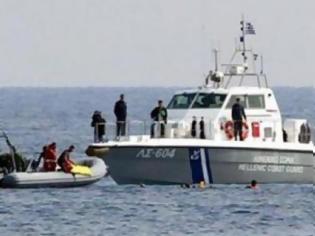 Φωτογραφία για Σκάφος με μετανάστες προσπάθησε να διαφύγει και προσέκρουσε σε βράχια