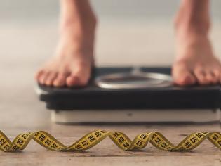 Φωτογραφία για Τι μπορεί να υποδηλώνει η απώλεια βάρους χωρίς δίαιτα;