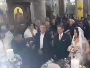 Φωτογραφία για Κρήτη: Γάμος με... 14 κουμπάρους για δήμαρχο!