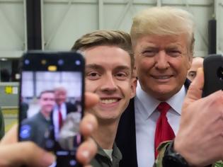 Φωτογραφία για Γερμανία: Τα αμερικανικά στρατεύματα στο Ράιμσταϊν επισκέφθηκε ο Τραμπ