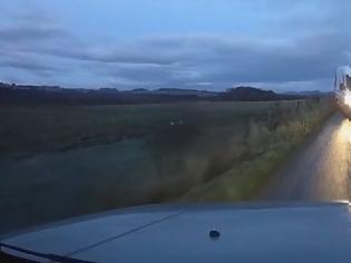 Φωτογραφία για Η φρικτή στιγμή που βλέπεις το άλλο αμάξι να έρχεται κατά πάνω σου -Βίντεο σοκ από τροχαίο με μετωπική στη Σκωτία