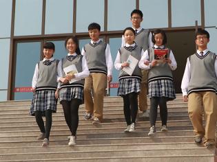 Φωτογραφία για Κινεζικές σχολές παρακολουθούν τους σπουδαστές με τις έξυπνες στολές