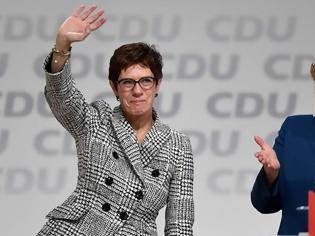 Φωτογραφία για Γερμανία: Πιο δημοφιλής από την Μέρκελ η νέα ηγέτιδα του CDU