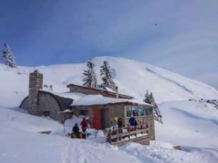 Φωτογραφία για Ο χιονιάς «σαρώνει» την Αράχωβα - Κλειστό το Χιονοδρομικό Κέντρο Παρνασσού