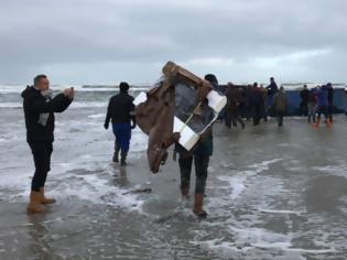 Φωτογραφία για Ολλανδία: 270 κοντέινερ έπεσαν στη θάλασσα από πλοίο - Τρία φέρουν επικίνδυνα υλικά