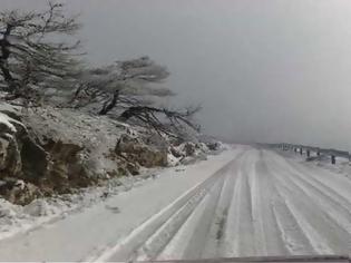 Φωτογραφία για Καιρός-χιόνια: Διακοπή κυκλοφορίας στην περιφερειακή Πεντέλης-Νέας Μάκρης λόγω χιονόπτωσης