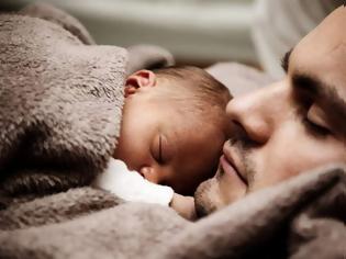 Φωτογραφία για Μετεγεννητική κατάθλιψη βιώνουν ένας στους 20 νέους μπαμπάδες