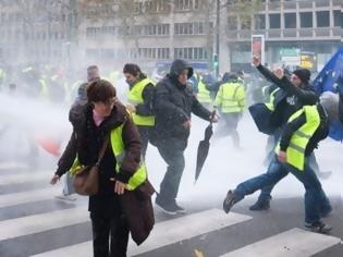 Φωτογραφία για Γαλλία: Συγκρούσεις μεταξύ των κίτρινων γιλέκων και της αστυνομίας στο Παρίσι