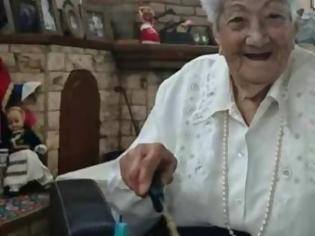Φωτογραφία για Δυτική Ελλάδα: Γιαγιά 103 ετών στα Ανάκτορα και στα Υπουργεία – Ζωή σαν παραμύθι!