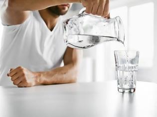 Φωτογραφία για Πόσο ακριβείς είναι οι συστάσεις για 8 ποτήρια νερό την ημέρα;