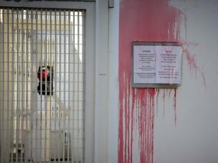Φωτογραφία για Ηγετικό στέλεχος του Ρουβίκωνα «αθωώνει» τους συλληφθέντες της επίθεσης στην πρεσβεία των ΗΠΑ