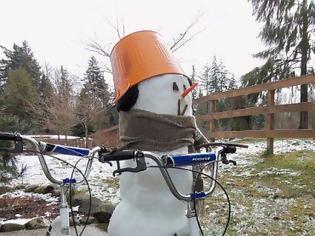 Φωτογραφία για Χιονάνθρωπο με δικό του μηχανάκι αναζητεί ψησταριά για να αντεπεξέλθει στις παραγγελίες των επόμενων ημερών