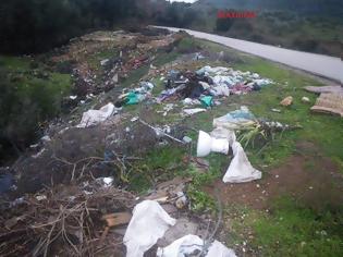 Φωτογραφία για Γεμάτος σκουπίδια ο δρόμος λίγο έξω απο τον ΜΑΧΑΙΡΑ | Να προστατεύσουμε το Περιβάλλον, τον Πολιτισμό μας, το μέλλον των παιδιών μας..
