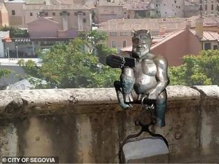 Φωτογραφία για Σάλος σε πόλη της Ισπανίας για άγαλμα με τον Σατανά «χαμογελαστό»