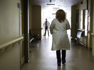 Φωτογραφία για Σοκ: Ασθενής μαχαίρωσε νοσηλεύτρια στον Ερυθρό Σταυρό