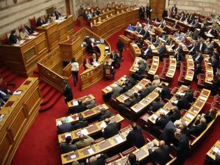 Φωτογραφία για Βουλή: Πέρασαν οι τροπολογίες για την παράταση θητείας των επικουρικών και τα αναδρομικά στο «Παπαγεωργίου»