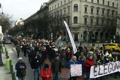 Ουγγαρία: Χιλιάδες διαδηλωτές κατά του Ορμπάν με σύνθημα «αρκετά πια»