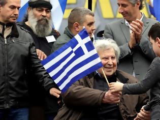 Φωτογραφία για Μίκης Θεοδωράκης: Να γίνει δημοψήφισμα για το Μακεδονικό