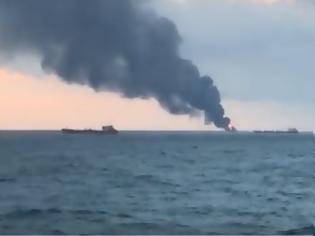 Φωτογραφία για Κριμαία- Συναγερμός στο στενό του Κερτς: Έκρηξη και δύο πλοία στις φλόγες