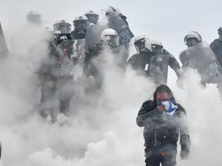 Φωτογραφία για Ένωση Χημικών κατά Τσίπρα: Τα δακρυγόνα είναι χημικά όπλα - Μπορούν ακόμα και να σκοτώσουν